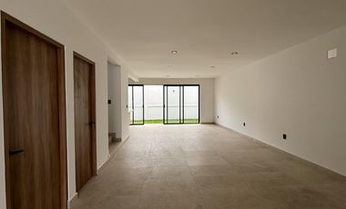 LOMAS DEL DORADO, Casa en VENTA con recamara en planta baja y 3 en planta alta, jardin y estancia de TV