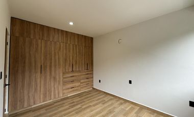 LOMAS DEL DORADO, Casa en VENTA con recamara en planta baja y 3 en planta alta, jardin y estancia de TV