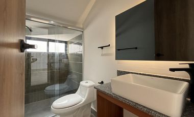 LOMAS DEL DORADO, Casa en VENTA con recamara en planta baja y 3 en planta alta, jardin y estancia de TV