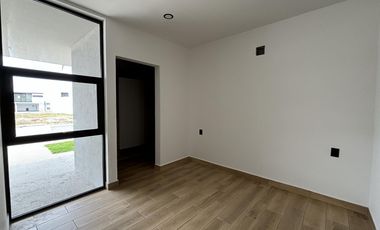 LOMAS DEL DORADO, Casa en VENTA con recamara en planta baja y 3 en planta alta, jardin y estancia de TV