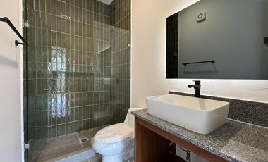 LOMAS DEL DORADO, Casa en VENTA con recamara en planta baja y 3 en planta alta, jardin y estancia de TV