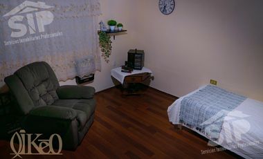 Amplia casa en venta, Fraccionamiento Oceanía.