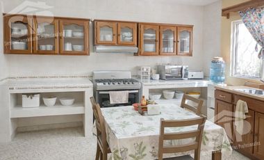 Amplia casa en venta, Fraccionamiento Oceanía.