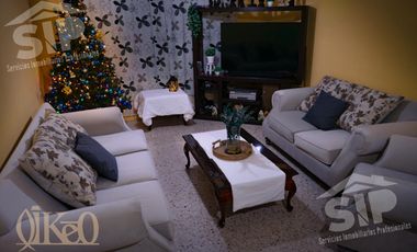 Amplia casa en venta, Fraccionamiento Oceanía.