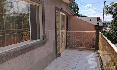 Amplia casa en venta, Fraccionamiento Oceanía.