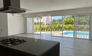 Casa en venta en Cancun Lagos del sol