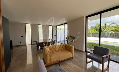 Casa en venta en Cancun Lagos del sol