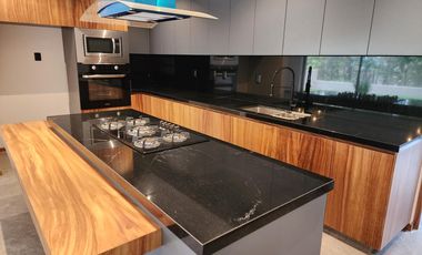 Casa en Venta Club de Golf Altozano colinda campo de Golf