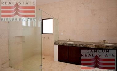 Casa en Venta, 5 habitaciones, con acceso al mar.