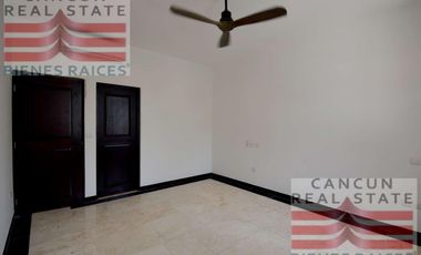 Casa en Venta, 5 habitaciones, con acceso al mar.