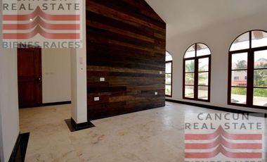 Casa en Venta, 5 habitaciones, con acceso al mar.