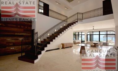 Casa en Venta, 5 habitaciones, con acceso al mar.