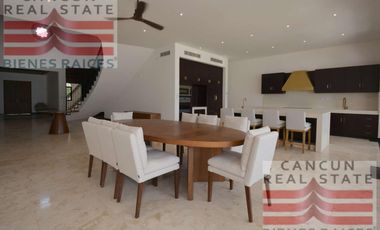 Casa en Venta, 5 habitaciones, con acceso al mar.