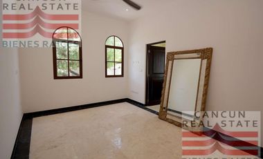 Casa en Venta, 5 habitaciones, con acceso al mar.