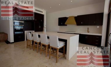 Casa en Venta, 5 habitaciones, con acceso al mar.