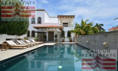 Casa en Venta, 5 habitaciones, con acceso al mar.