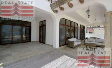 Casa en Venta, 5 habitaciones, con acceso al mar.