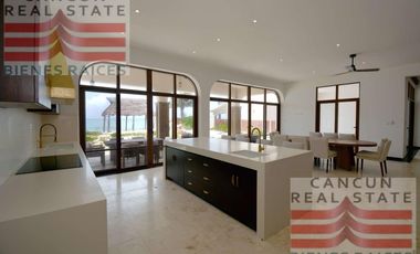 Casa en Venta, 5 habitaciones, con acceso al mar.