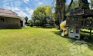 Amplia casa de un Piso en Venta en Los Valdez