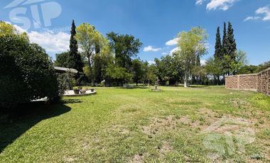 Amplia casa de un Piso en Venta en Los Valdez