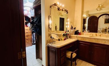 Amplia casa de un Piso en Venta en Los Valdez