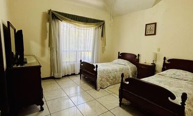 Amplia casa de un Piso en Venta en Los Valdez