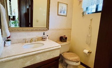 Amplia casa de un Piso en Venta en Los Valdez