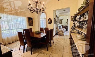 Amplia casa de un Piso en Venta en Los Valdez