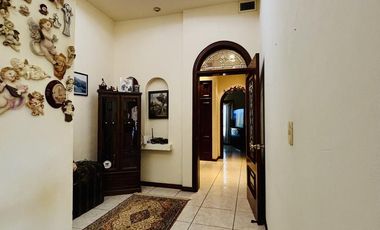 Amplia casa de un Piso en Venta en Los Valdez