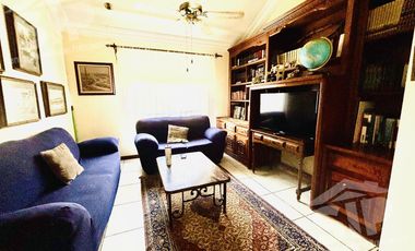 Amplia casa de un Piso en Venta en Los Valdez