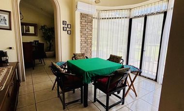 Amplia casa de un Piso en Venta en Los Valdez