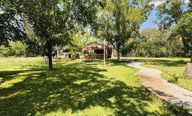 Amplia casa de un Piso en Venta en Los Valdez