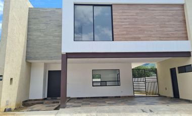 Casa - Fraccionamiento Altares Residencial