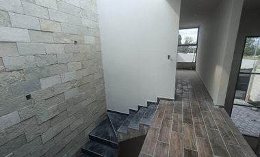 Preventa de casa con cuatro recámaras y jardín en Santa Anita Huiloac, Apizaco, Tlaxcala.