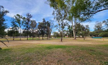 Casa Venta OPORTUNIDAD en Club de Golf Erandeni colinda campo de golf