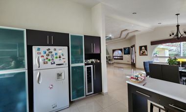 Casa Venta OPORTUNIDAD en Club de Golf Erandeni colinda campo de golf