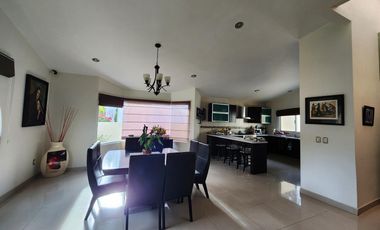 Casa Venta OPORTUNIDAD en Club de Golf Erandeni colinda campo de golf