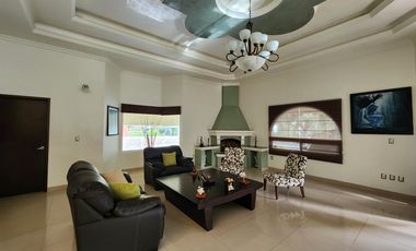 Casa Venta OPORTUNIDAD en Club de Golf Erandeni colinda campo de golf