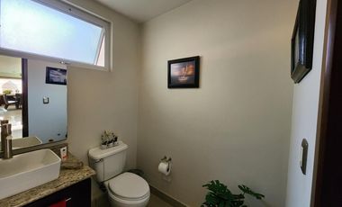 Casa Venta OPORTUNIDAD en Club de Golf Erandeni colinda campo de golf