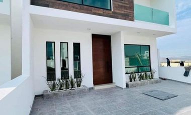CASA EQUIPADA EN VENTA EN GUANAJUATO, ACCESO POR QUERETARO