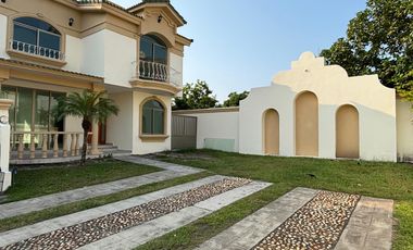 Casa en VENTA - Residencial La Joya