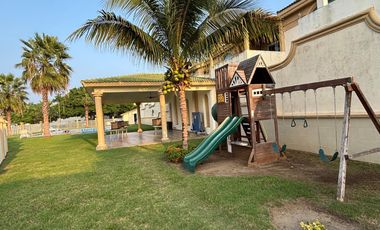 Casa en VENTA - Residencial La Joya