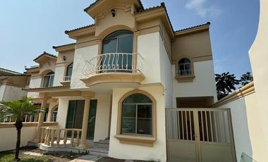 Casa en VENTA - Residencial La Joya