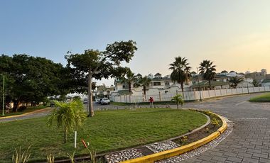 Casa en VENTA - Residencial La Joya