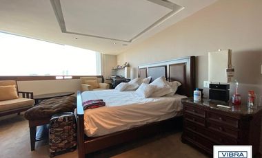 PH de lujo en 2 pisos con EXCELENTE vista, 4 recámaras y 4 autos.