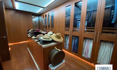 PH de lujo en 2 pisos con EXCELENTE vista, 4 recámaras y 4 autos.