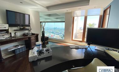 PH de lujo en 2 pisos con EXCELENTE vista, 4 recámaras y 4 autos.