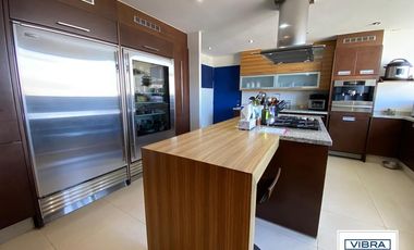 PH de lujo en 2 pisos con EXCELENTE vista, 4 recámaras y 4 autos.