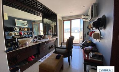 PH de lujo en 2 pisos con EXCELENTE vista, 4 recámaras y 4 autos.