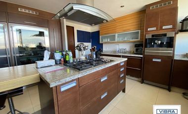 PH de lujo en 2 pisos con EXCELENTE vista, 4 recámaras y 4 autos.